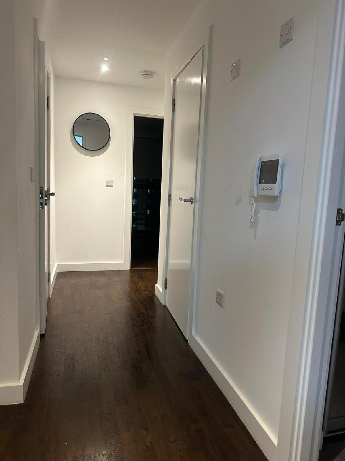 A Beautiful Two Bedroom Two Bathroom Apartment, A Few Minutes From The Iconic 02 Arena Londra